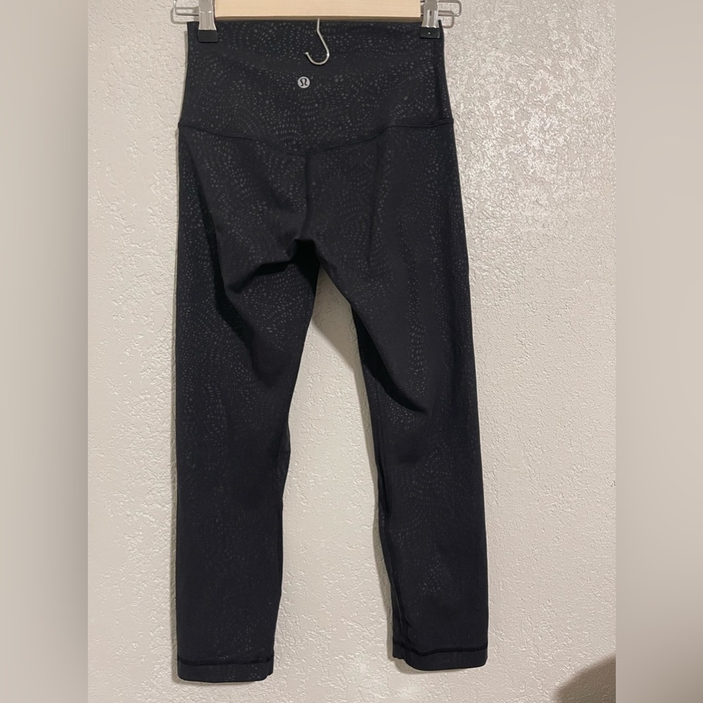 Lululemon leggings size 4, black, excellent condition